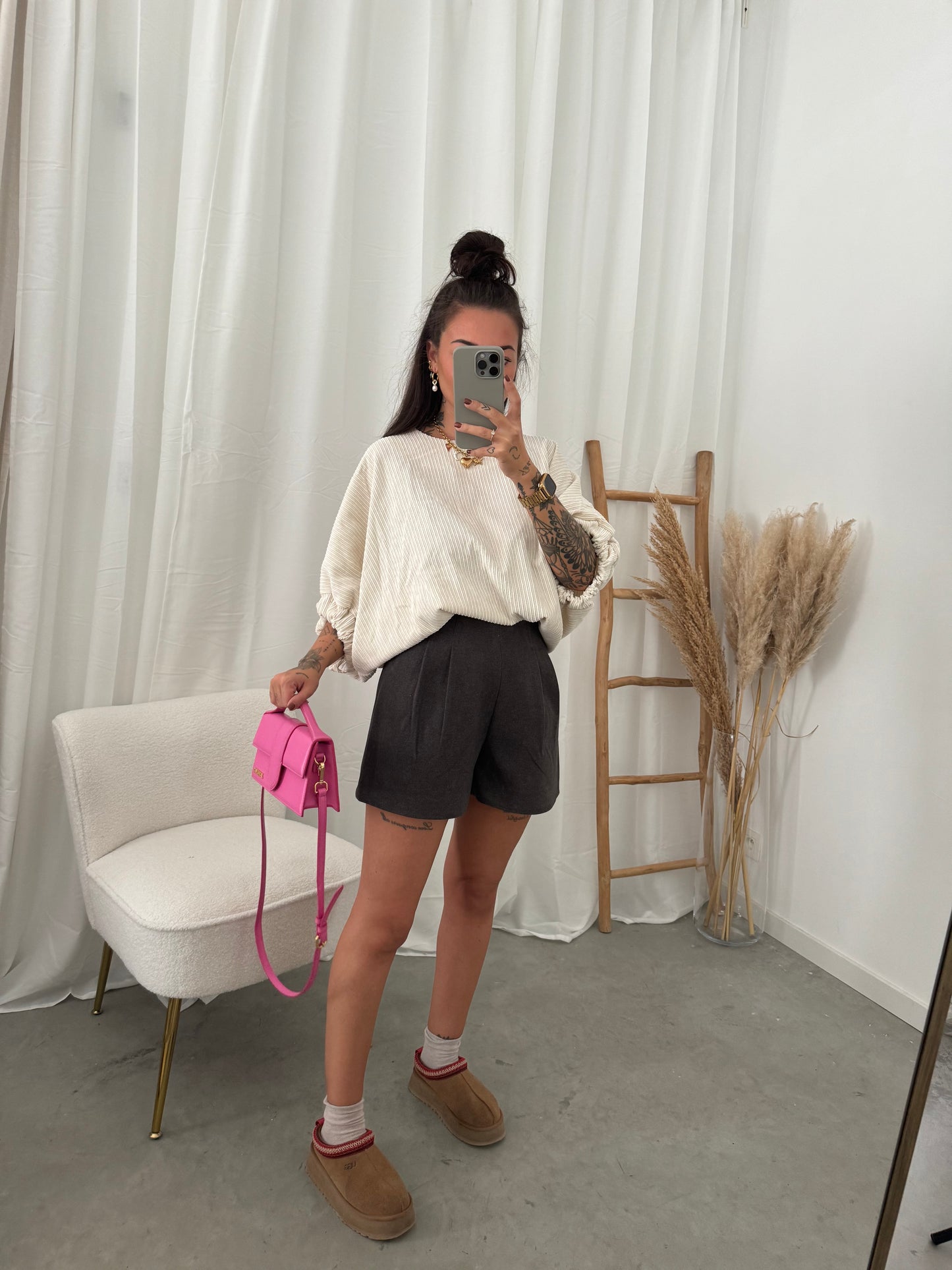Ilya short grey