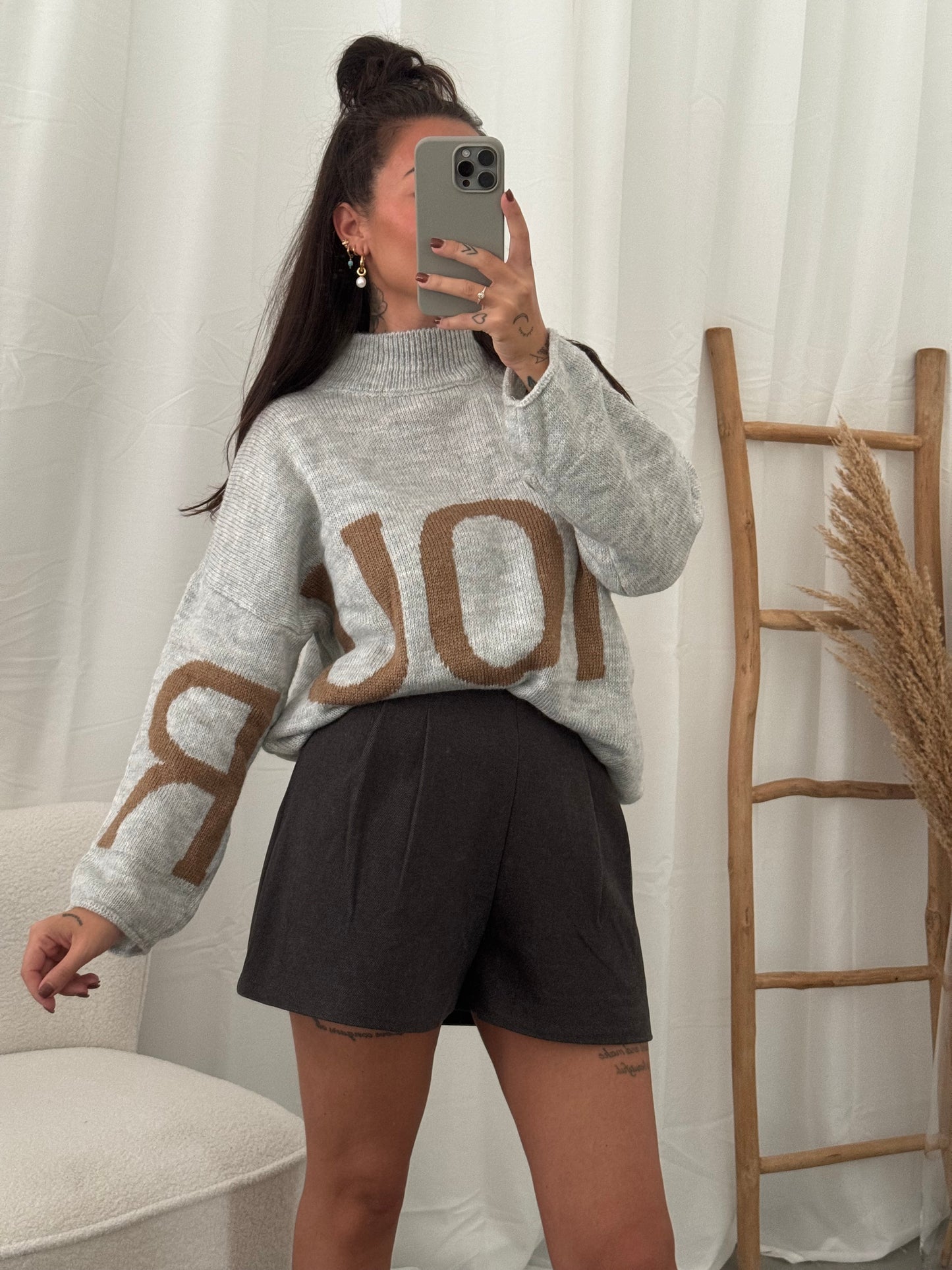 Ilya short grey