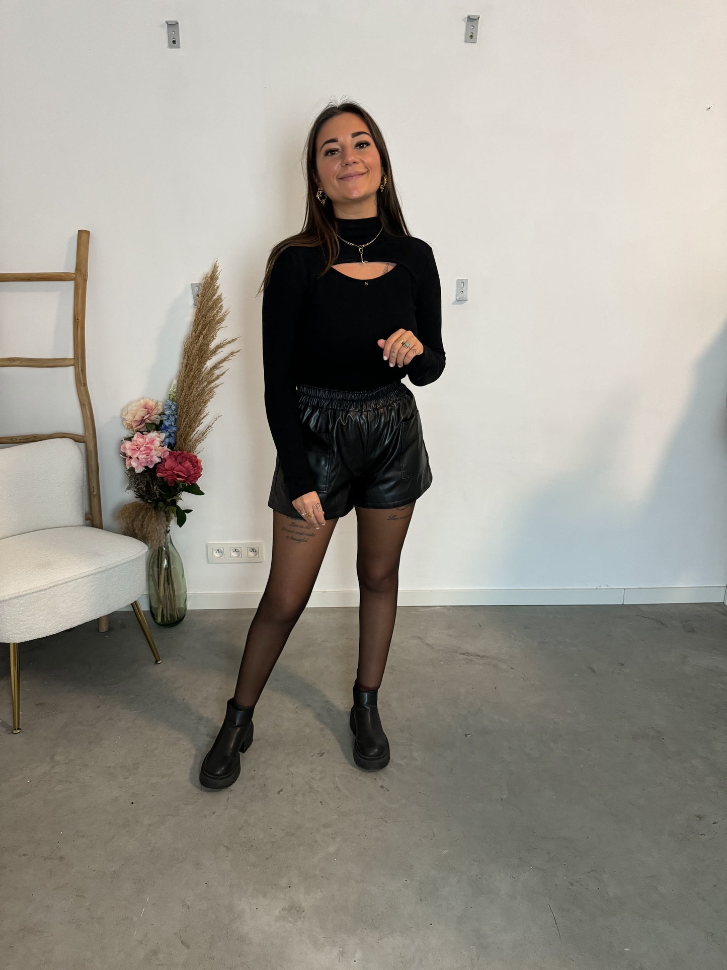 Loes top black