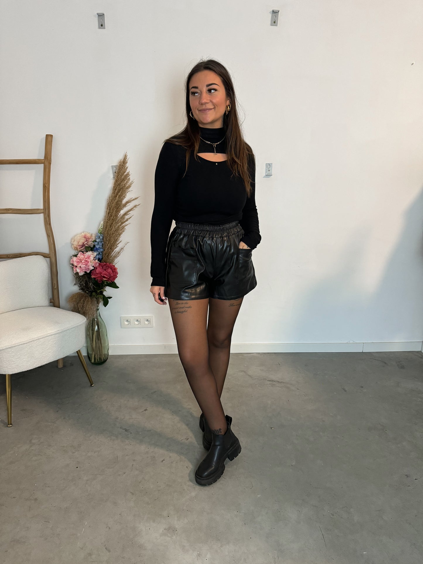 Loes top black