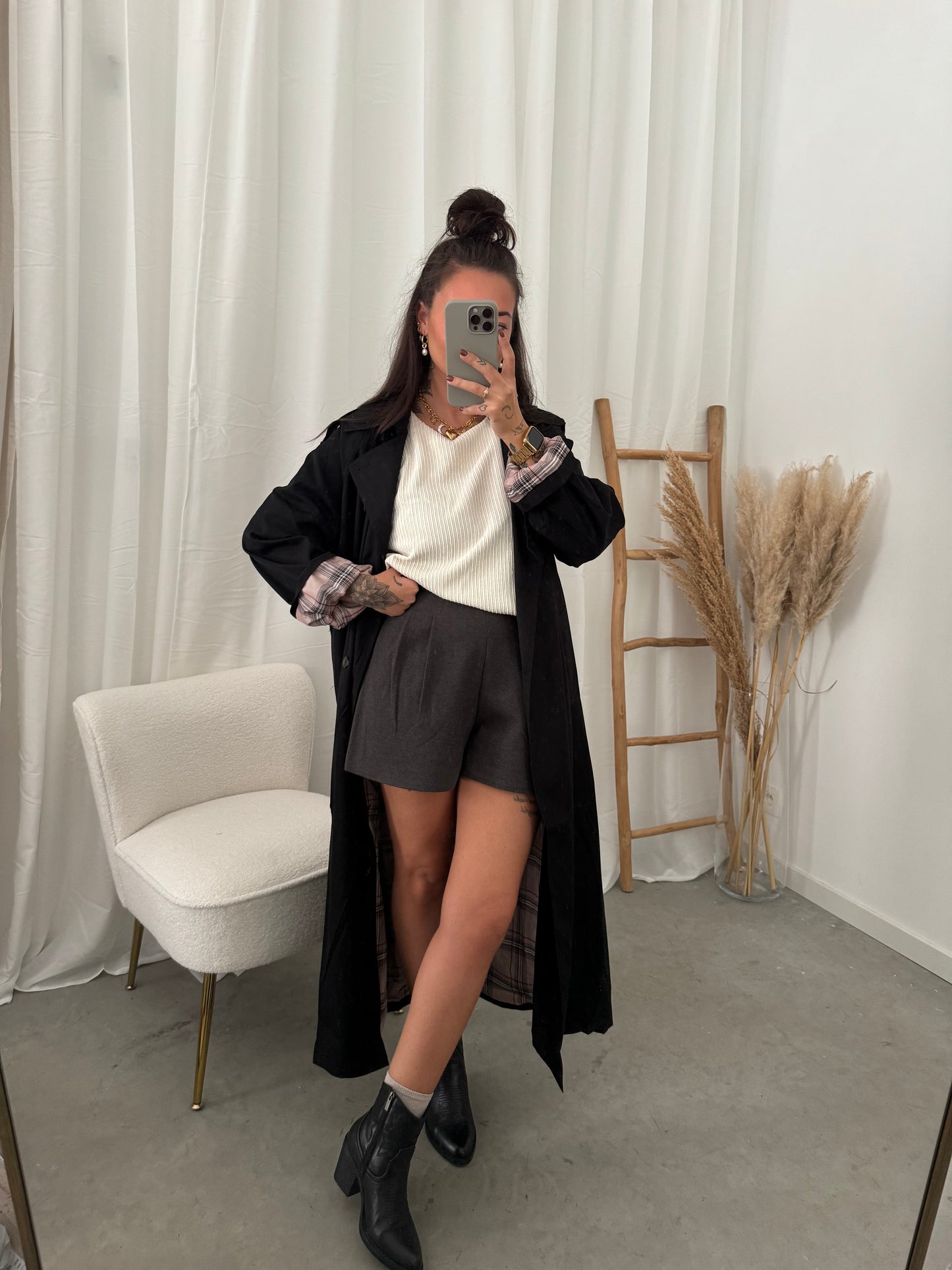 Ilya short grey