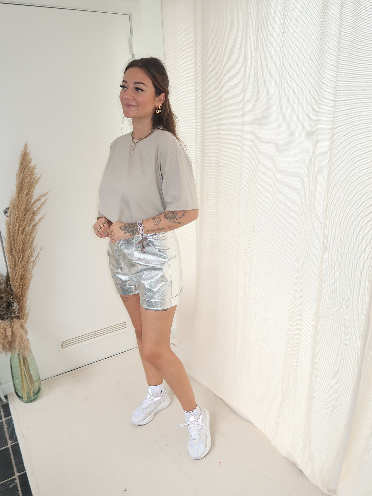 Metallic short