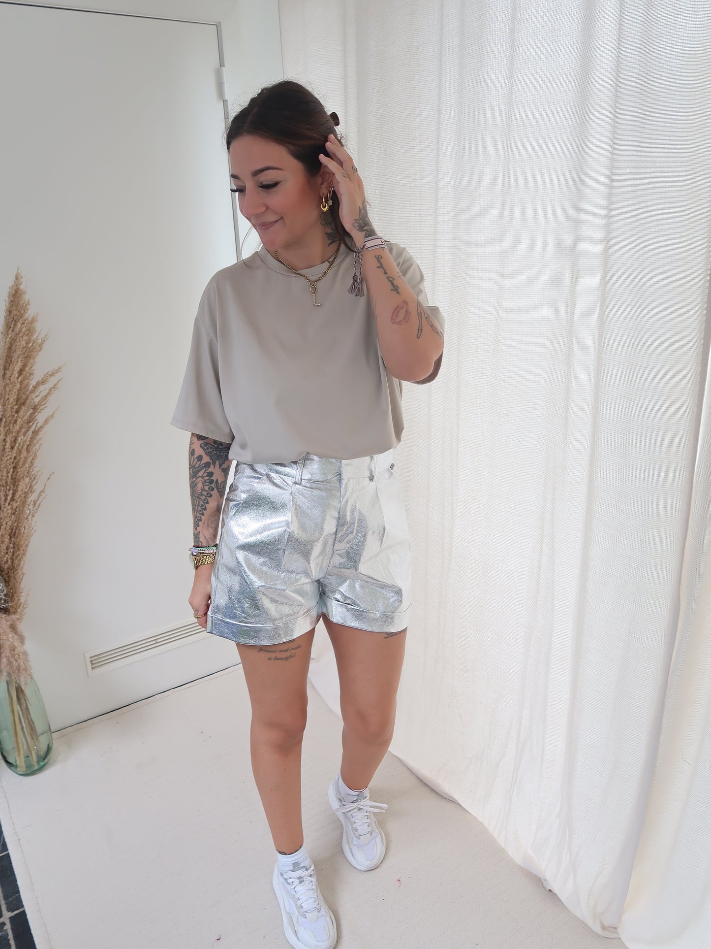 Metallic short